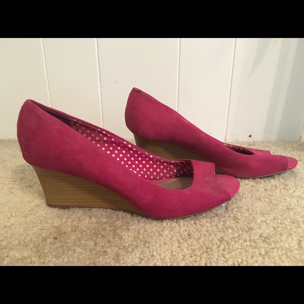 Pink wedges